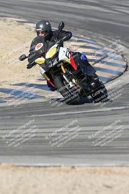 media/Dec-01-2025-Moto Forza (Mon) [[2daa91e15f]]/2-Intermediate Group/Session 2 (Turns 9 and 10)/